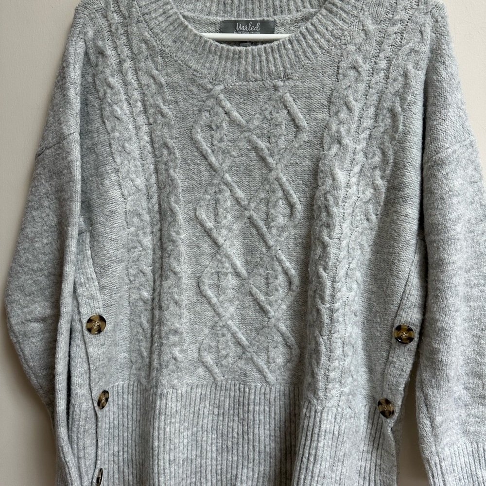 Marled Gray Crew Neck Sweater with Cable Knit Design